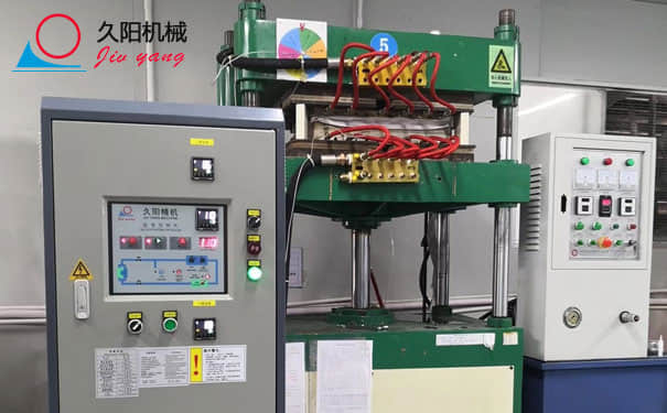 油式kaiyun·开云(中国)官方网站一次加油/换油应该加多少量导热油？