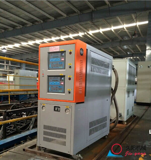 工作中的聚氨酯专用kaiyun·开云(中国)官方网站