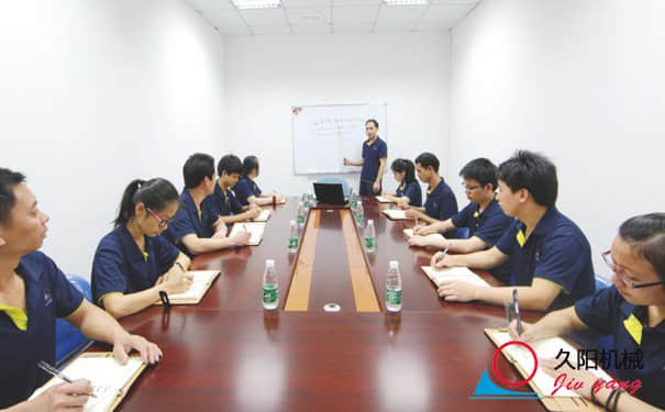 久阳kaiyun·开云(中国)官方网站车间安全生产管理会议,归纳了“人、机、料、境、法”