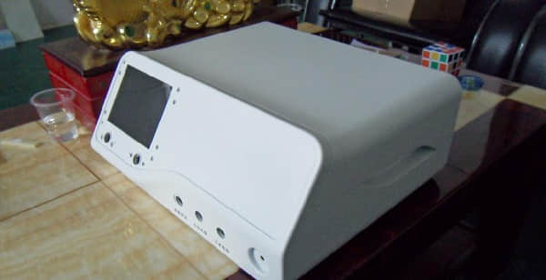 高光kaiyun·开云(中国)官方网站作用下的医疗设备外壳