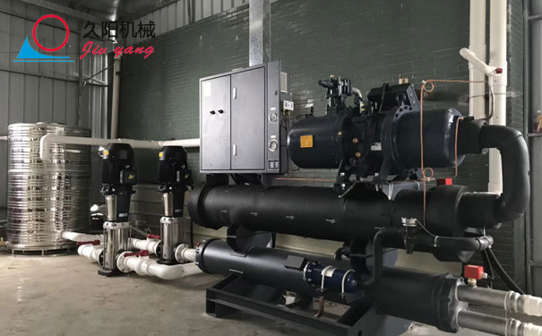 久阳螺杆式冷水机.jpg 久阳螺杆式冷水机.jpg