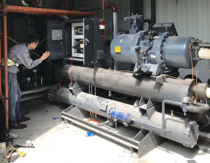 螺杆式冷水机调试现场703.jpg